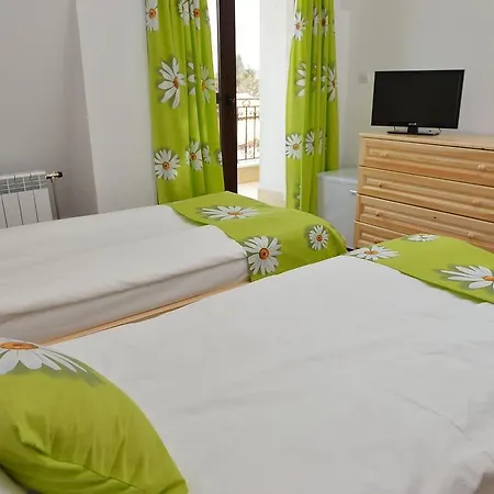 Nocturno ゲストハウス 3*